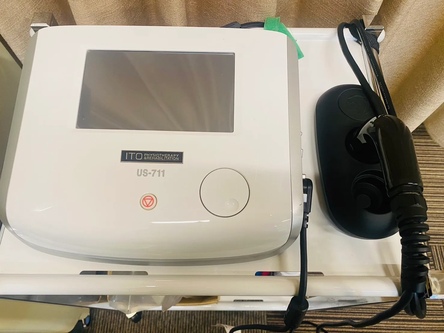 施術に使う機器とプローブ